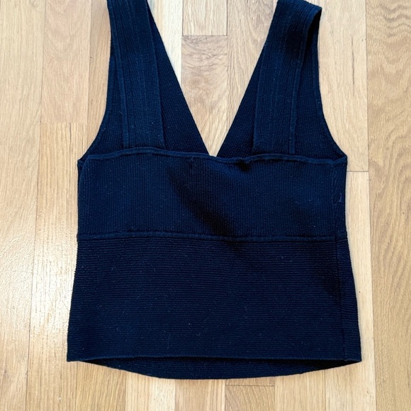 Banana Republic Black Ribbed Knit V-Neck Tank Top | Size Small - Picture 4 of 6